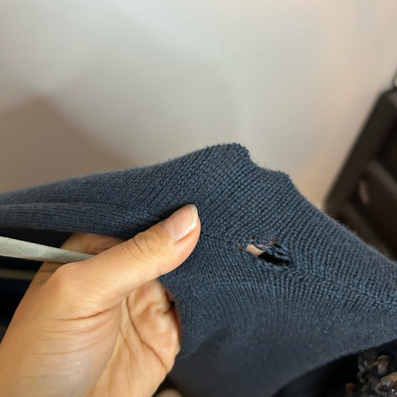 Lafayette 148 Gray Sequin Embellished V-Neck Cashmere Sweater - Picture 5 of 6